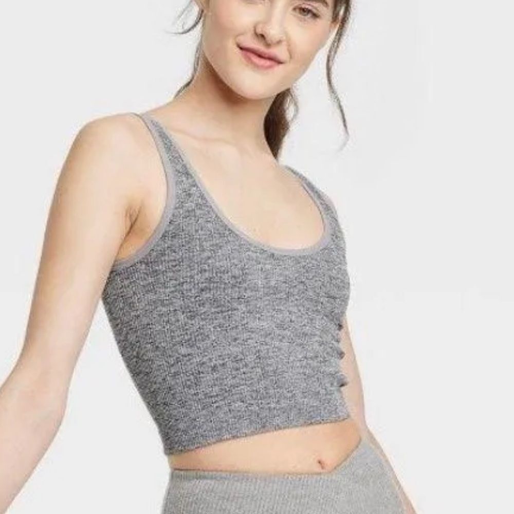 Colsie Gray Ribbed V-Neck Tank Top - Picture 4 of 6